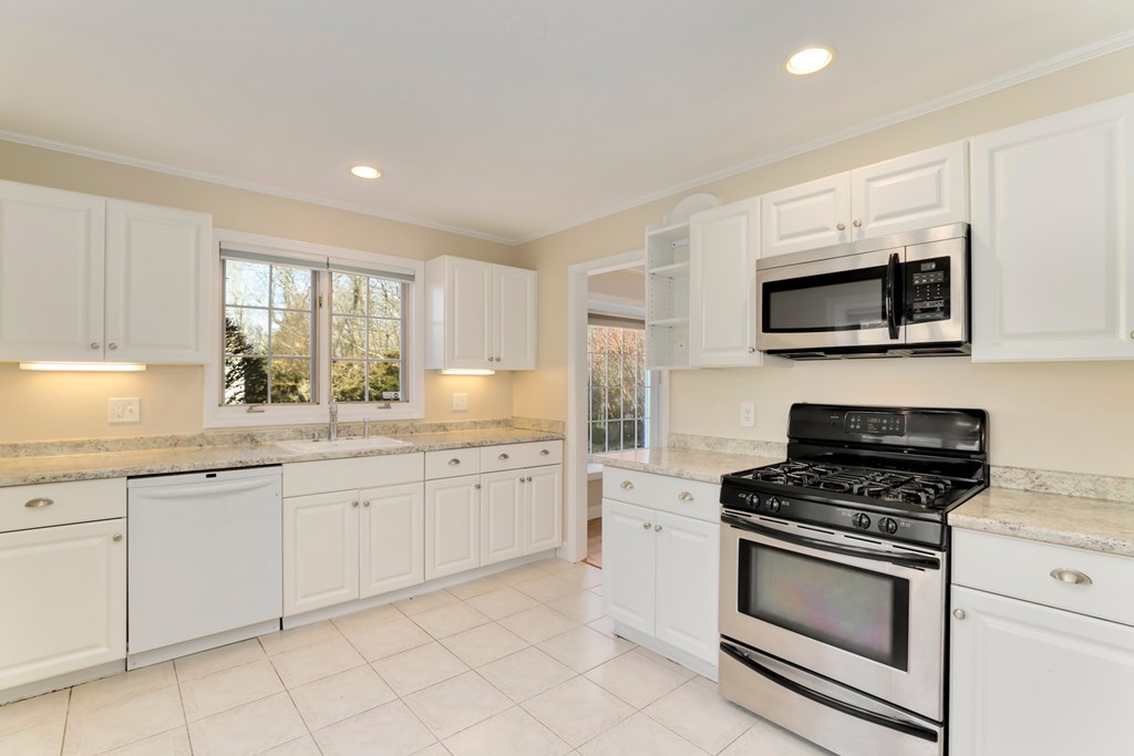 10 Preacher Road, Unit 10 Milton, MA 02186 - Photo 6 of 21 Gallery Image 6