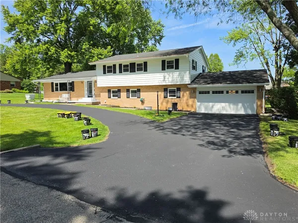 $539,999 | 2570 Mardella Drive, Beavercreek, OH 45434