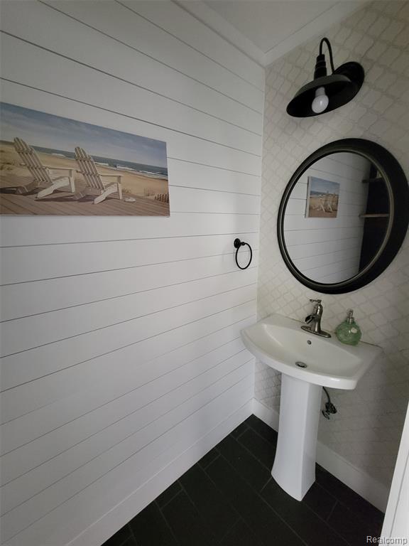 9635 Norman Road Clarkston, MI 48348 - Photo 28 of 33 Gallery Image 28
