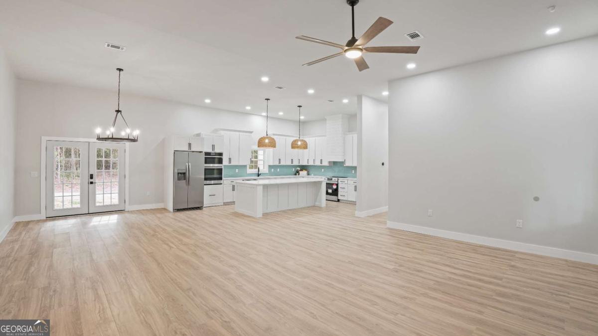 2021 Sparrow Lane Blackshear, GA 31516 - Photo 11 of 36