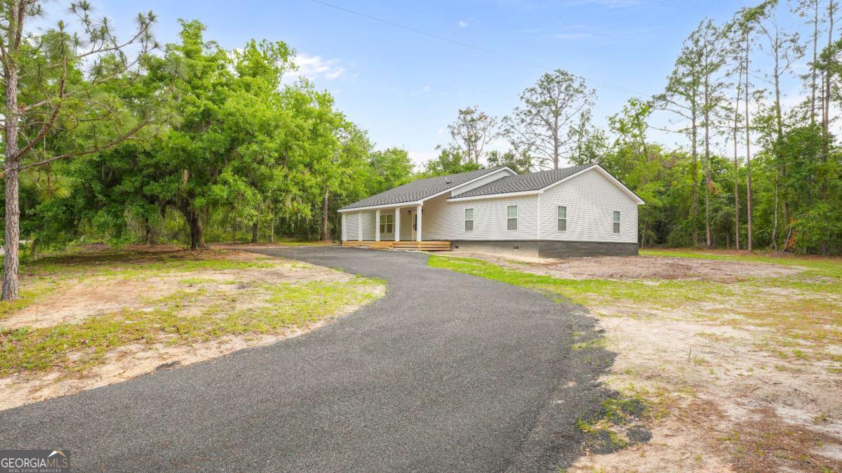 2021 Sparrow Lane Blackshear, GA 31516 - Photo 2 of 36