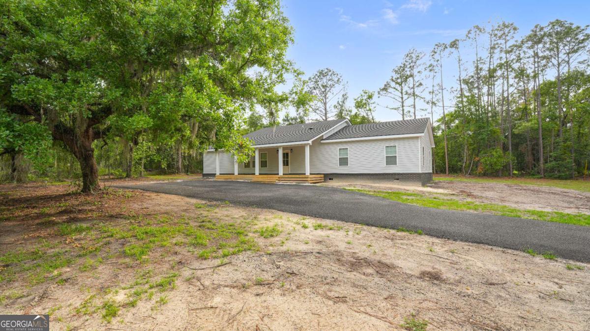 2021 Sparrow Lane Blackshear, GA 31516 - Photo 3 of 36