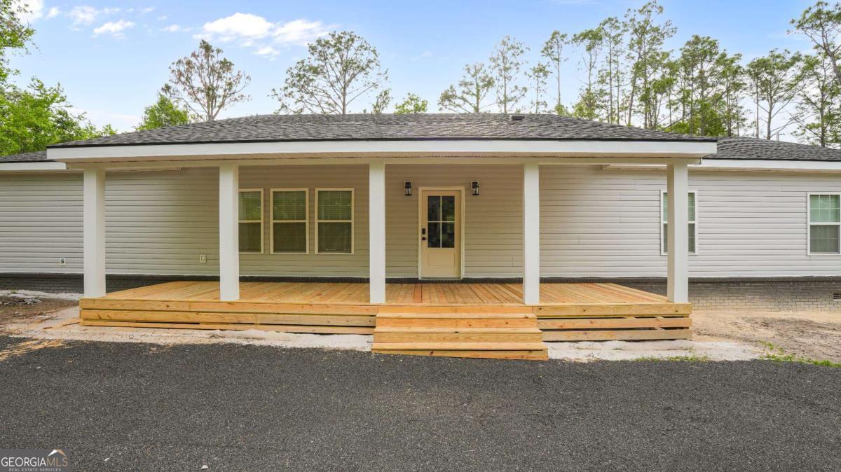 2021 Sparrow Lane Blackshear, GA 31516 - Photo 4 of 36