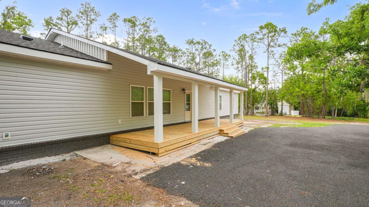 2021 Sparrow Lane Blackshear, GA 31516 - Photo 7 of 36