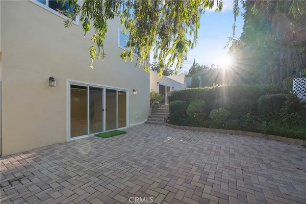a view of a pathway both side of the house
