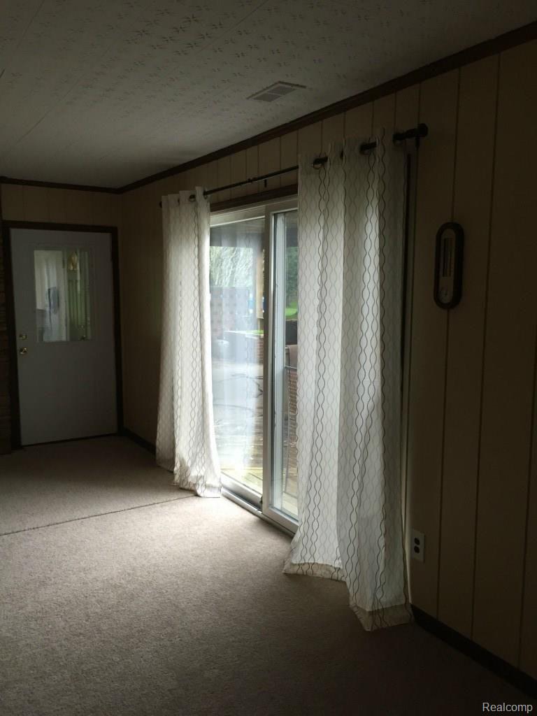 33300 King Road New Boston, MI 48164 - Photo 5 of 33 Family Room W/8 Ft. Doorwall leads to Deck
