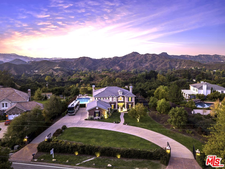 a view of an outdoor space yard and mountain view in back
