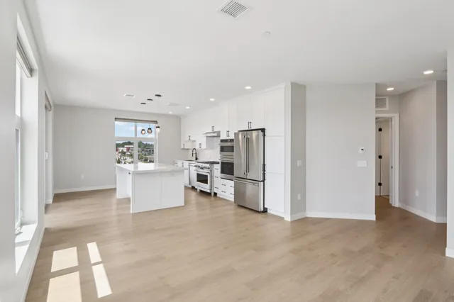 $5,500 | 18 Artisan Drive, Unit 402, Salem, NH 03079