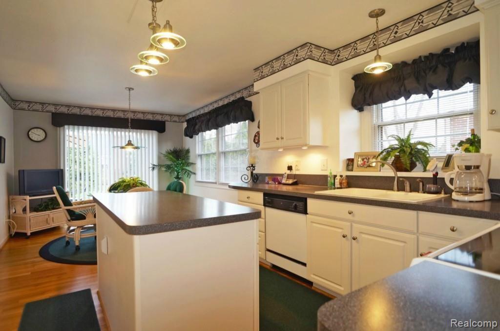 45337 Glengarry Road Canton, MI 48188 - Photo 9 of 26 DSC00453.jpg