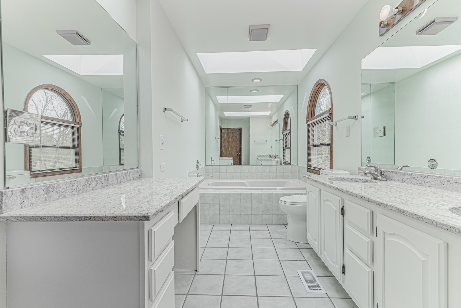 382 Beverly Road Barrington, IL 60010 - Photo 24 of 40 Gallery Image 24