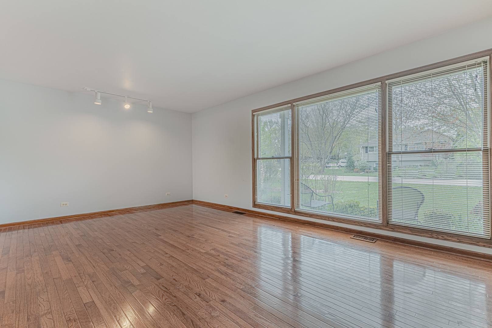382 Beverly Road Barrington, IL 60010 - Photo 4 of 40 Gallery Image 4