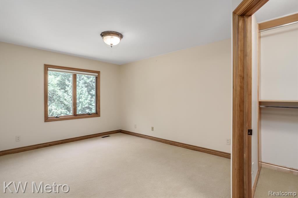 1553 Scenic Hollow Rochester, MI 48306 - Photo 30 of 65