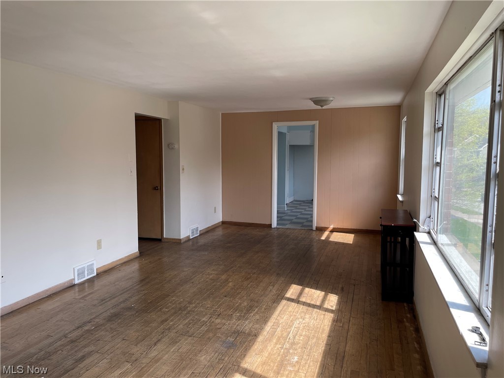 2339 Noble Road Cleveland Heights, OH 44121 - Photo 2 of 20