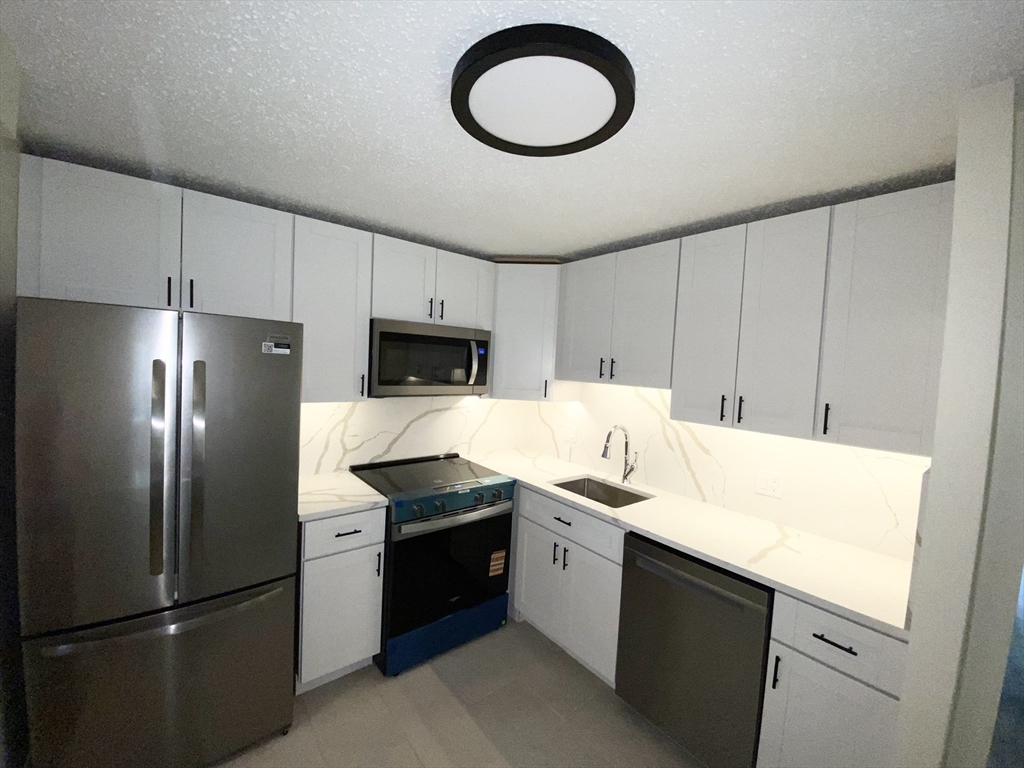 21 Clark's Road, Unit 204 Amesbury, MA 01913 - Photo 24 of 32