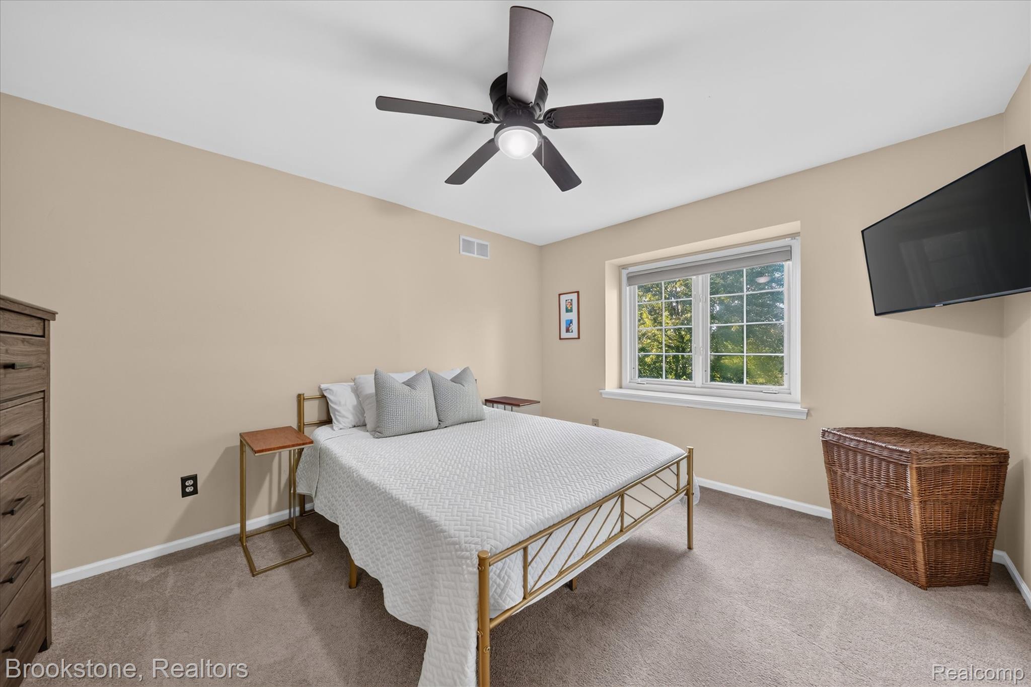 6730 Longhurst Clarkston, MI 48346 - Photo 18 of 30 17 Bedroom.jpg