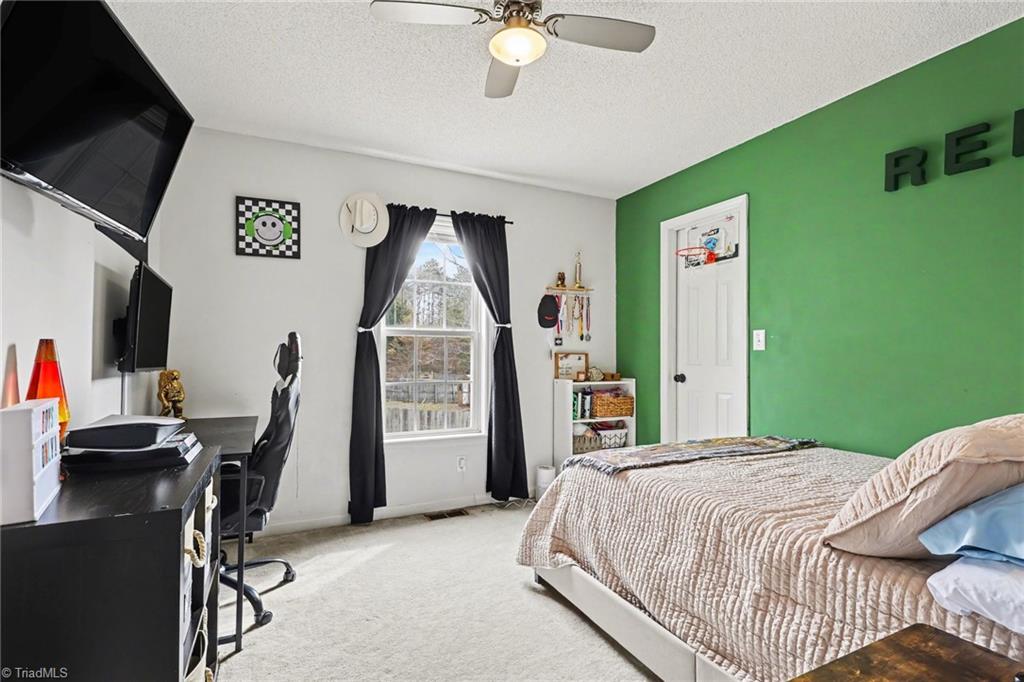 323 Jarrett Road Thomasville, NC 27360 - Photo 15 of 25 Gallery Image 15