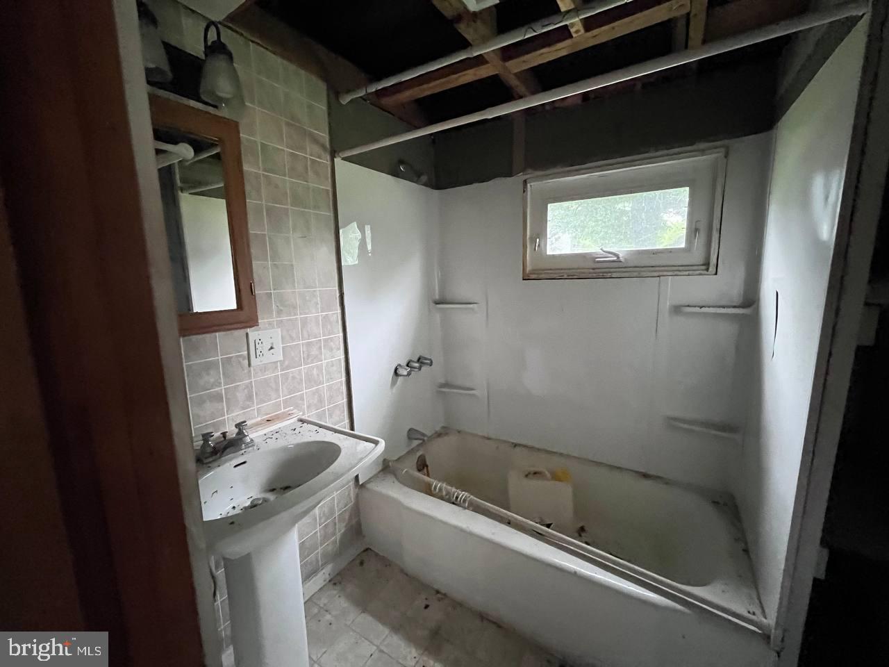 132 Thomas Road New Castle, PA 16101 - Photo 25 of 51