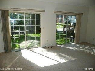 1385 Paddle Wheel Lane, Unit 50 Rochester, MI 48306 - Photo 4 of 21 Open and Bright