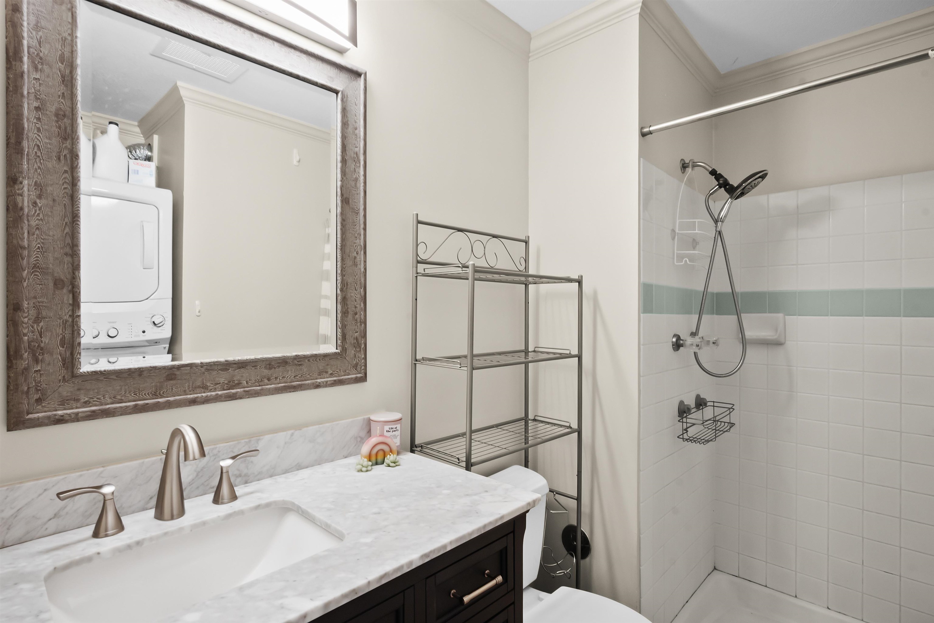 480 Kenolio Road, Unit 15103 Kihei, HI 96753 - Photo 22 of 36 a bathroom with a sink and a mirror