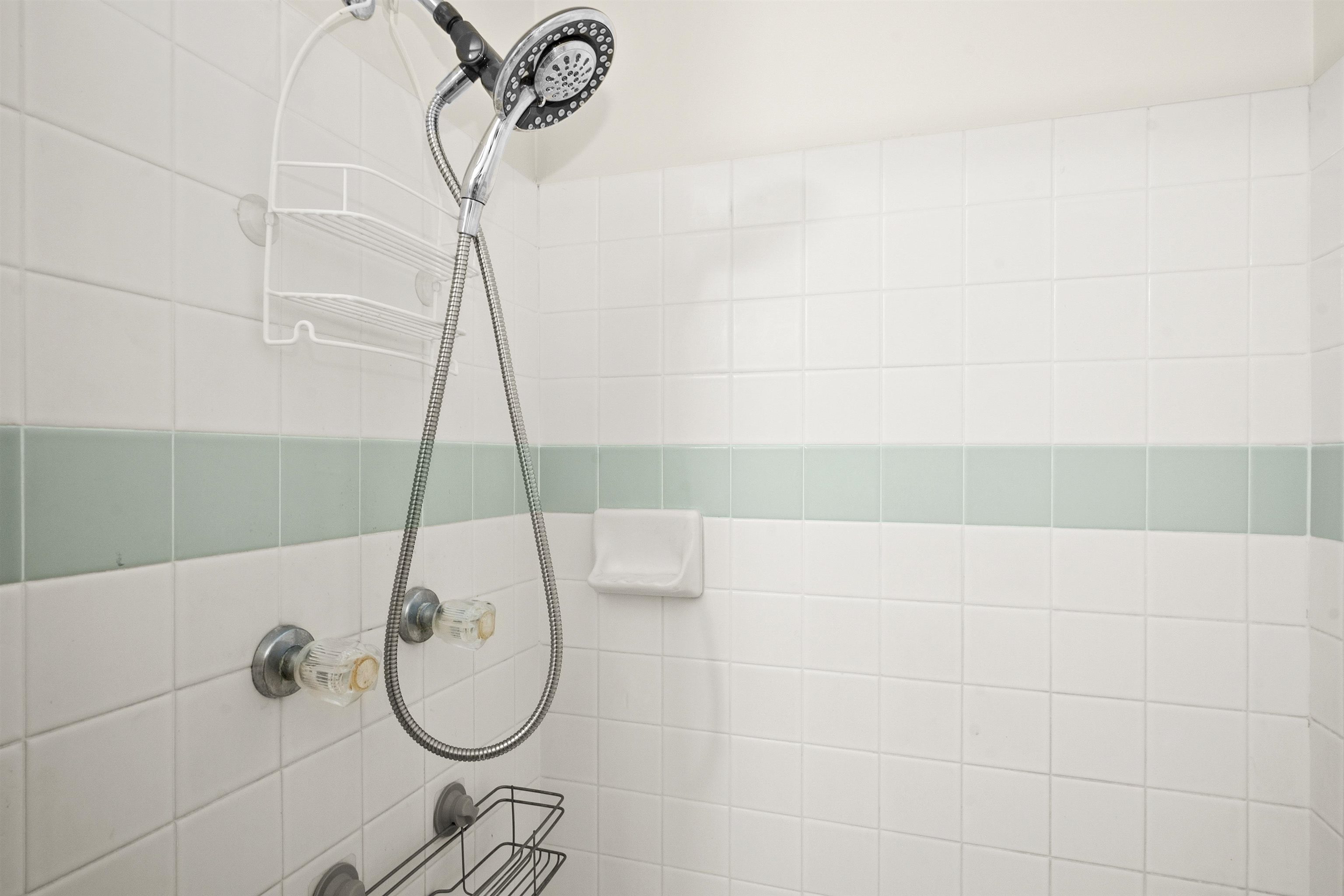 480 Kenolio Road, Unit 15103 Kihei, HI 96753 - Photo 23 of 36 a bathroom with a shower
