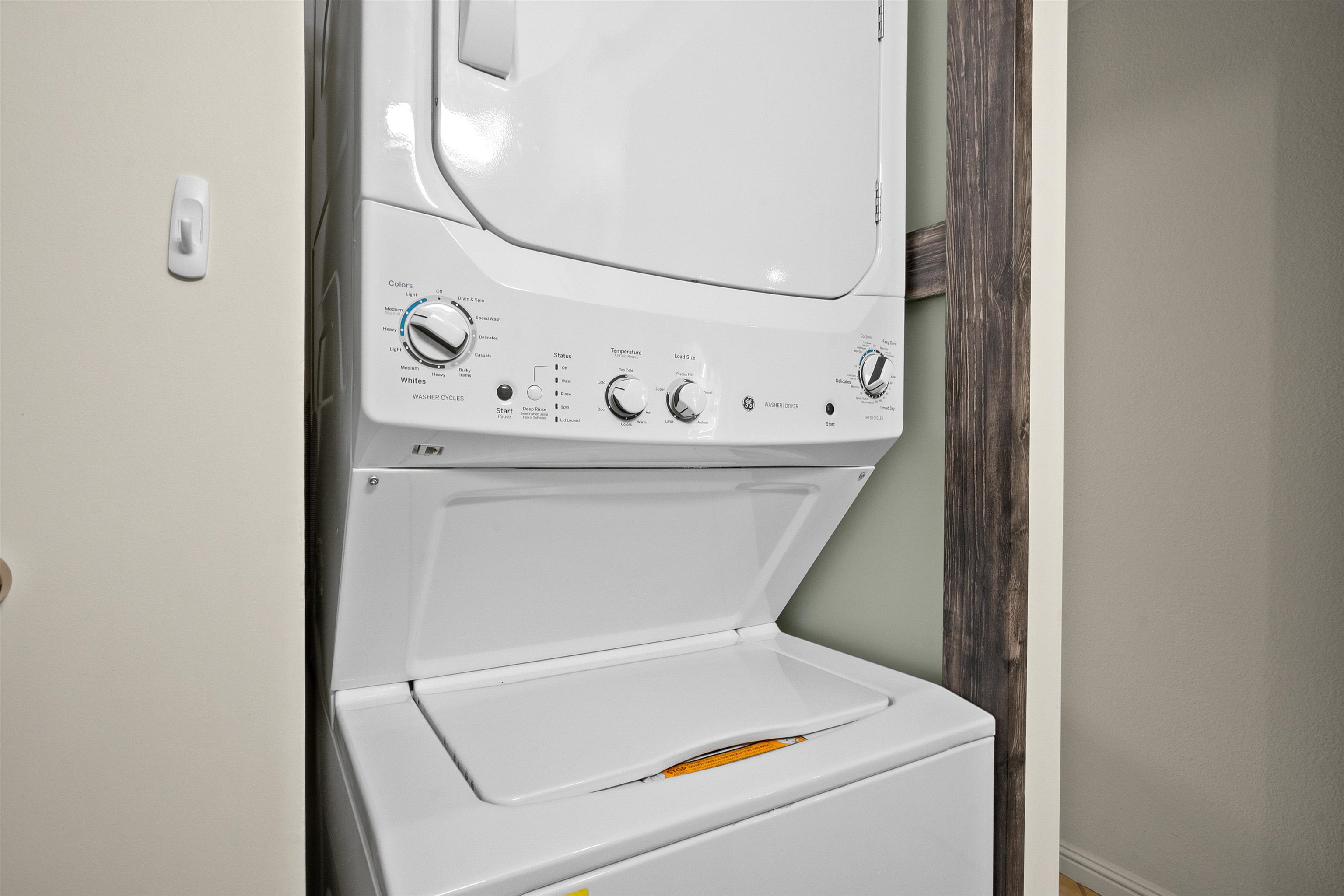 480 Kenolio Road, Unit 15103 Kihei, HI 96753 - Photo 25 of 36 a utility room with dryer and washer