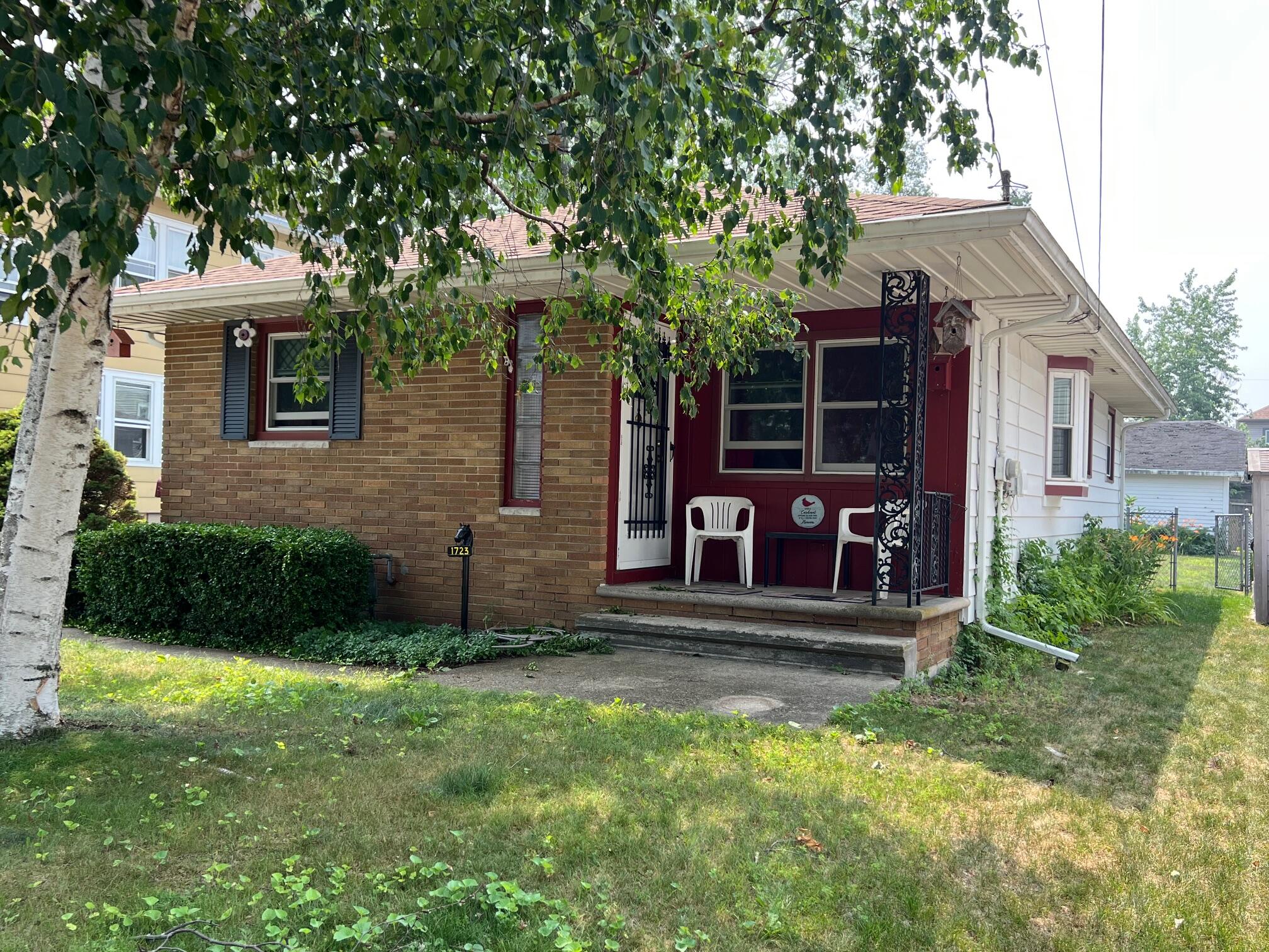 1723 27th Street Two Rivers, WI 54241 - Photo 1 of 23 IMG_0071