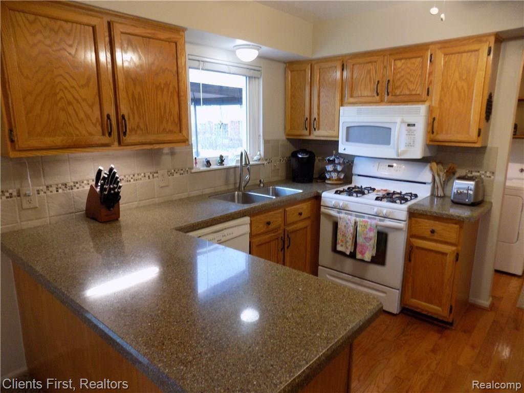 46823 Doubletree Road Canton, MI 48187 - Photo 13 of 74 KITCHEN