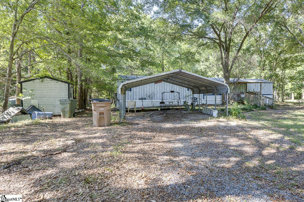 121 Lombarley Road Gray Court, SC 29645 - Photo 6 of 26
