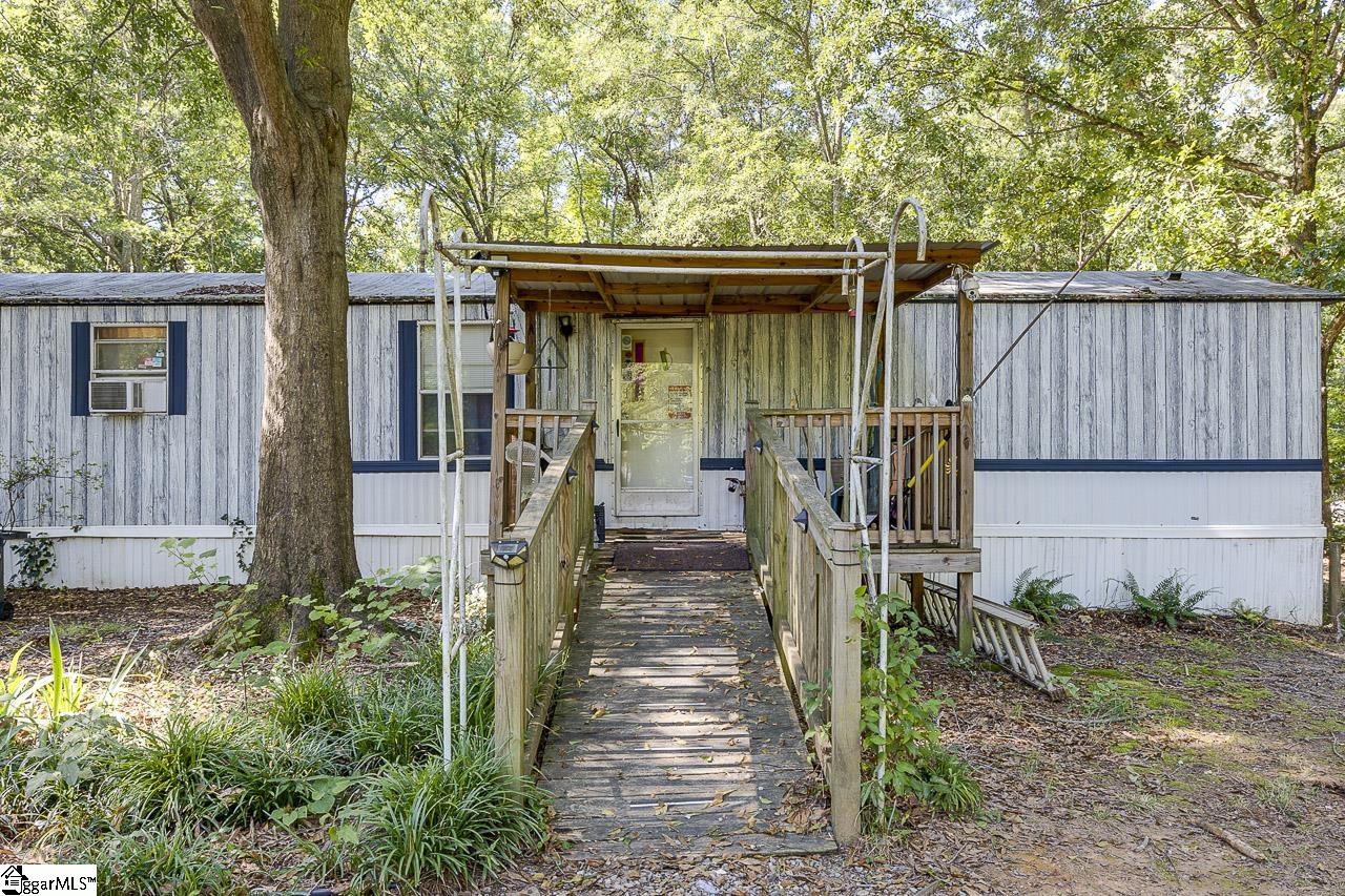 121 Lombarley Road Gray Court, SC 29645 - Photo 7 of 26