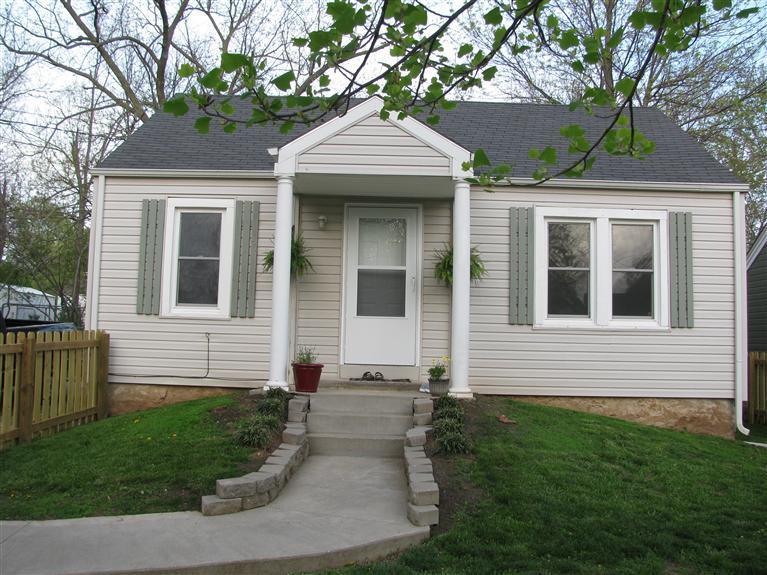 1424 South Kickapoo Avenue Springfield, MO 65804 - Photo 1 of 1 Primary Photo