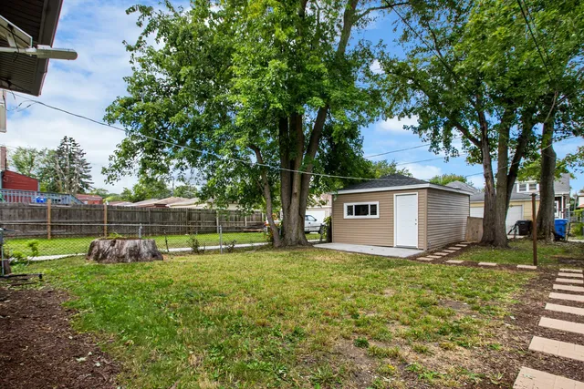 a picture of a bathroom