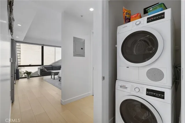 a view of entryway with washer and dryer