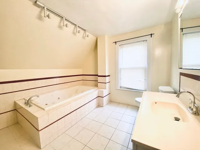 $2,500 | 20 Crystal Street, Unit 1, Worcester, MA 01603