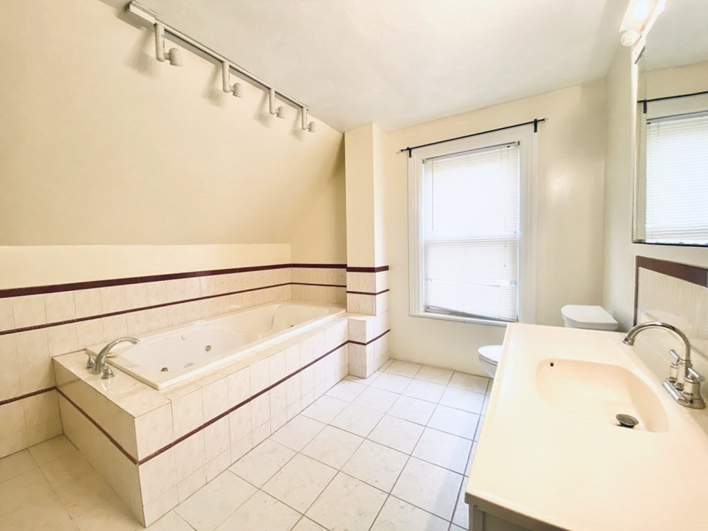 20 Crystal Street, Unit 1 Worcester, MA 01603 - Photo 17 of 19