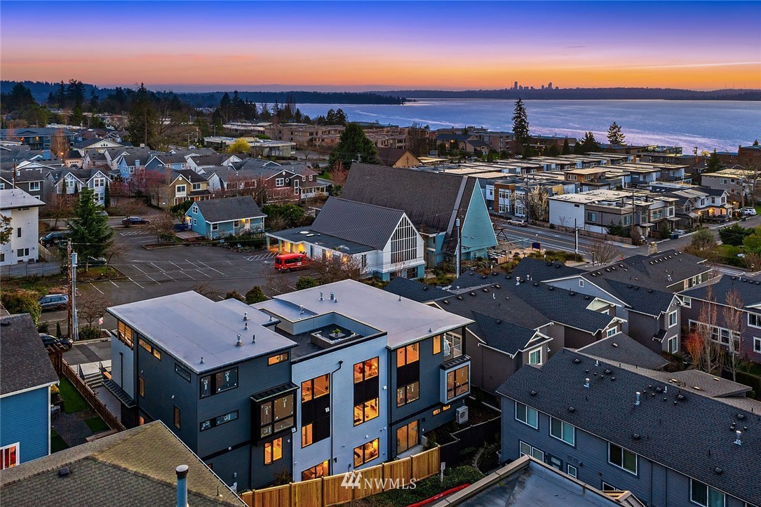330 3rd Avenue South, Unit B Kirkland, WA 98033 - Photo 29 of 36 a view of a city