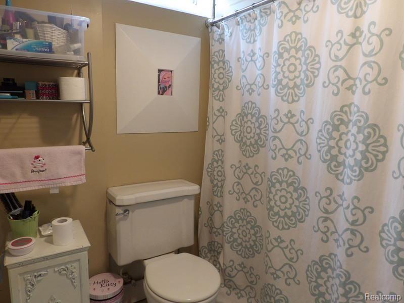 15400 Wick Road Allen Park, MI 48101 - Photo 35 of 43 100_4051.jpg