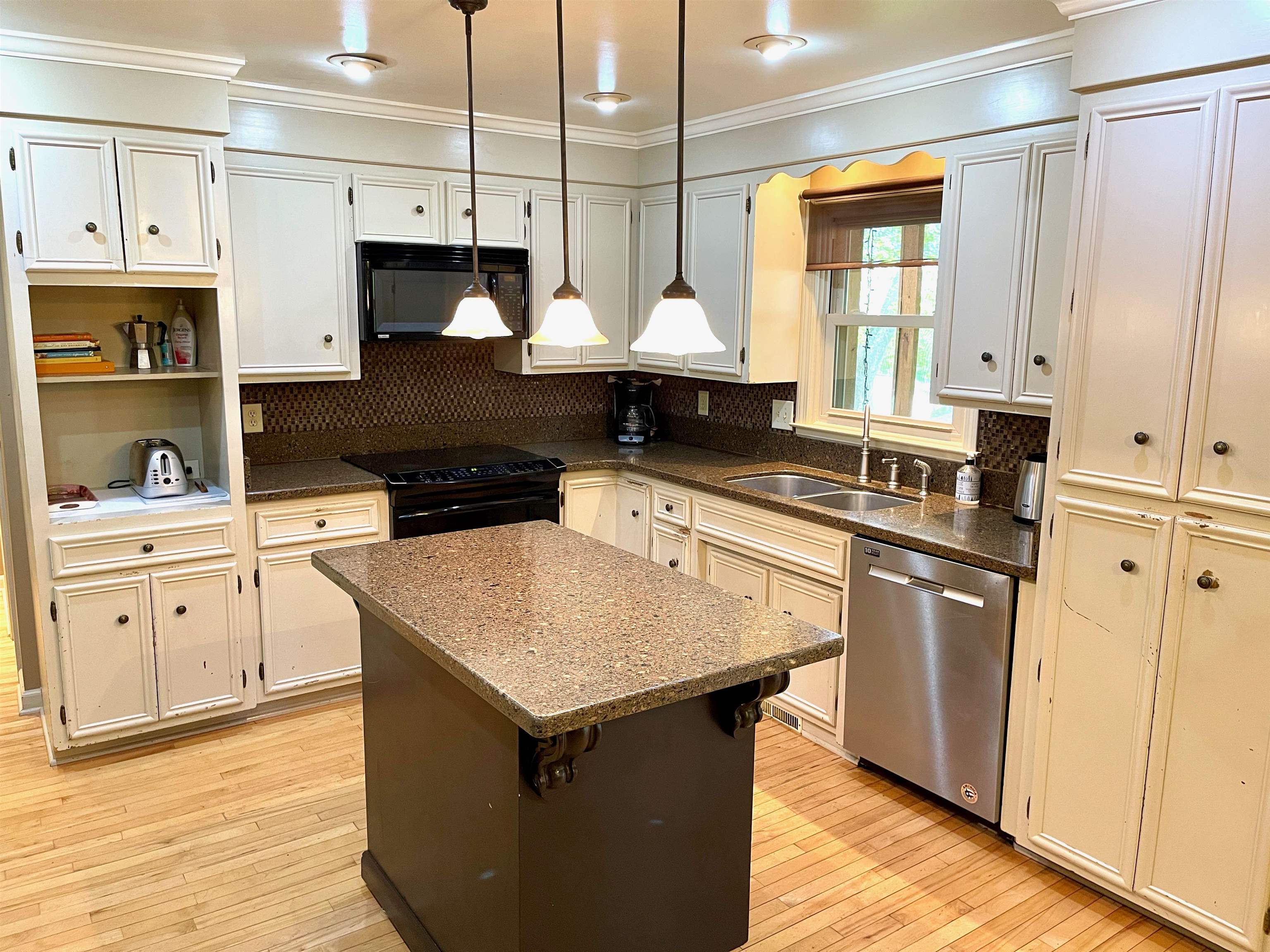 406 Mt Vernon Road Greer, SC 29651 - Photo 9 of 36