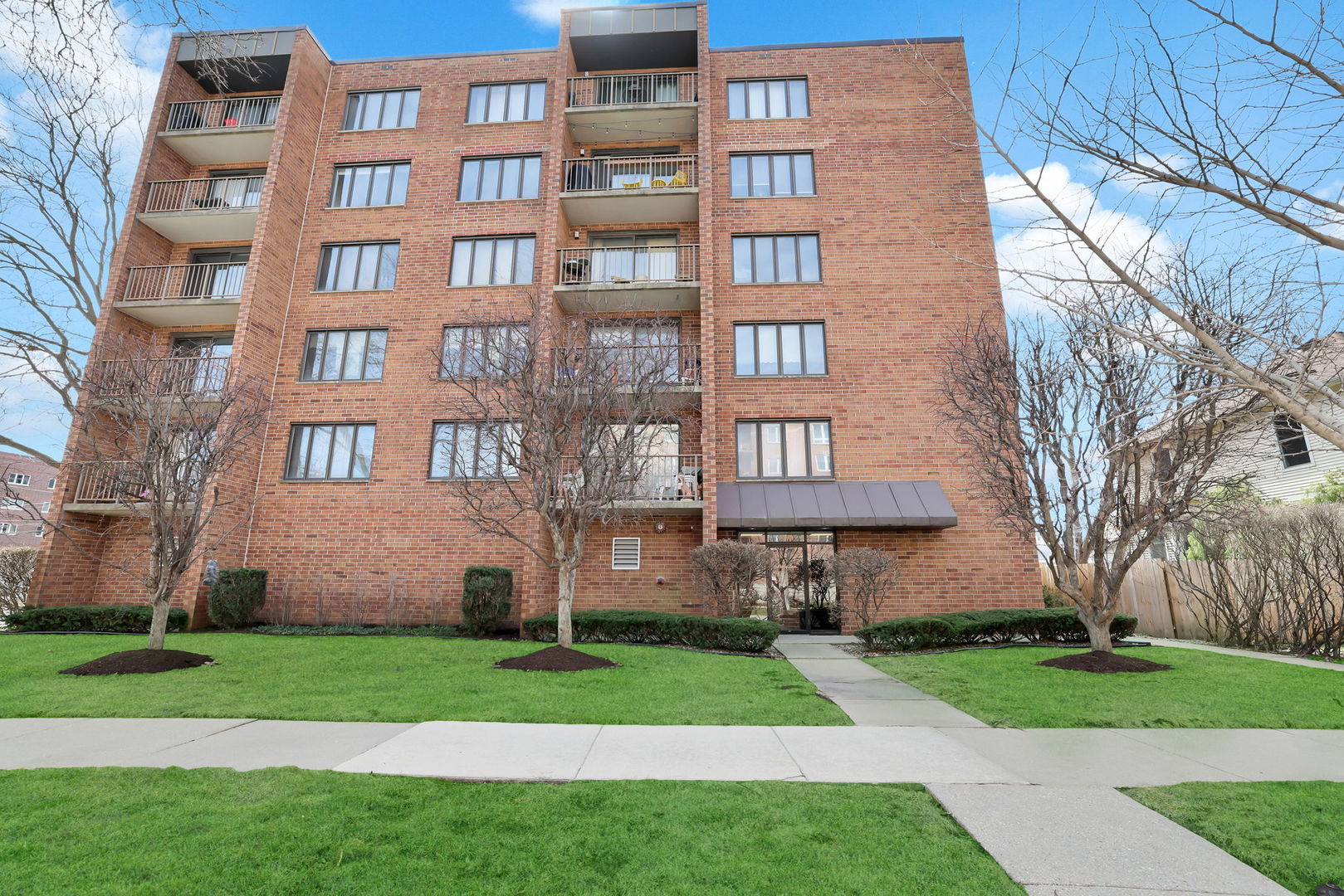 1389 Perry Street, Unit 203 Des Plaines, IL 60016 - Photo 1 of 25
