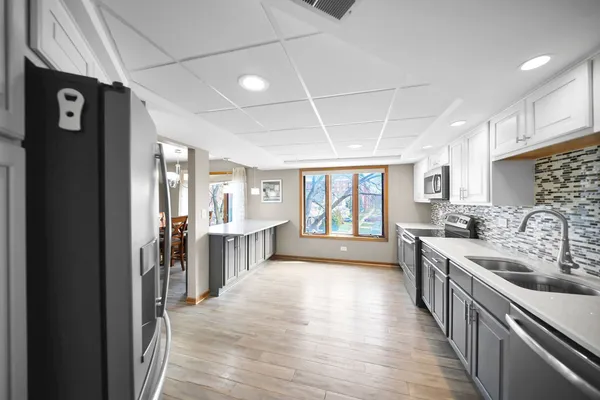 $415,000 | 1389 Perry Street, Unit 203, Des Plaines, IL 60016