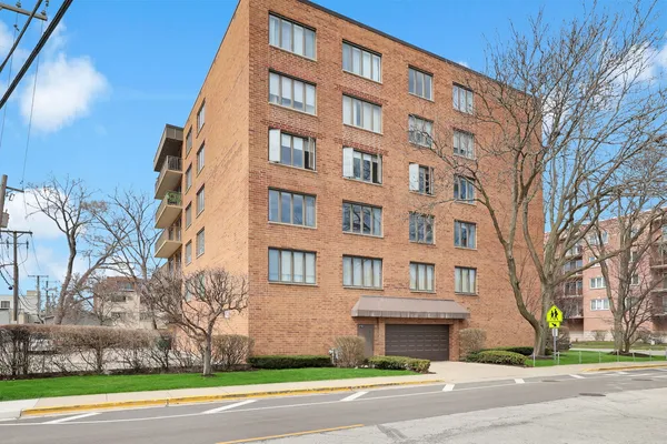 $415,000 | 1389 Perry Street, Unit 203, Des Plaines, IL 60016