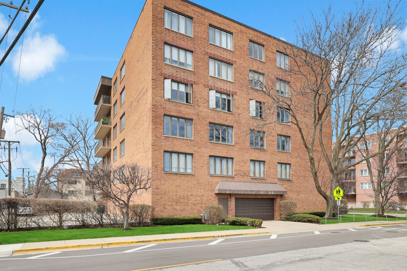 1389 Perry Street, Unit 203 Des Plaines, IL 60016 - Photo 2 of 25