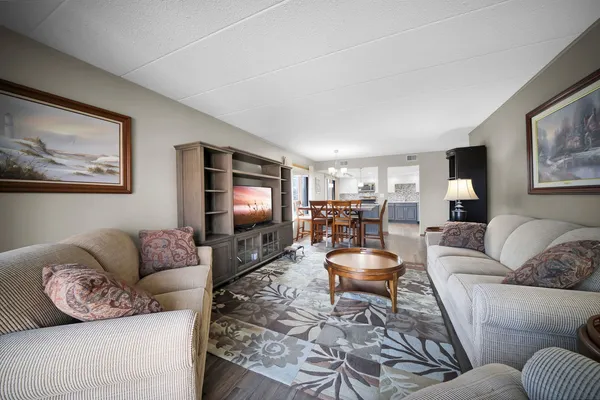 $415,000 | 1389 Perry Street, Unit 203, Des Plaines, IL 60016