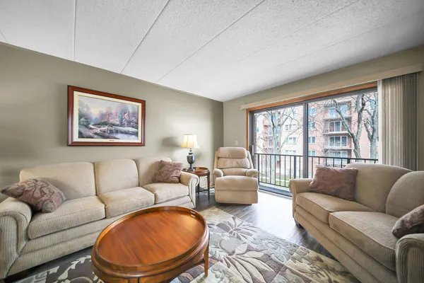 $415,000 | 1389 Perry Street, Unit 203, Des Plaines, IL 60016