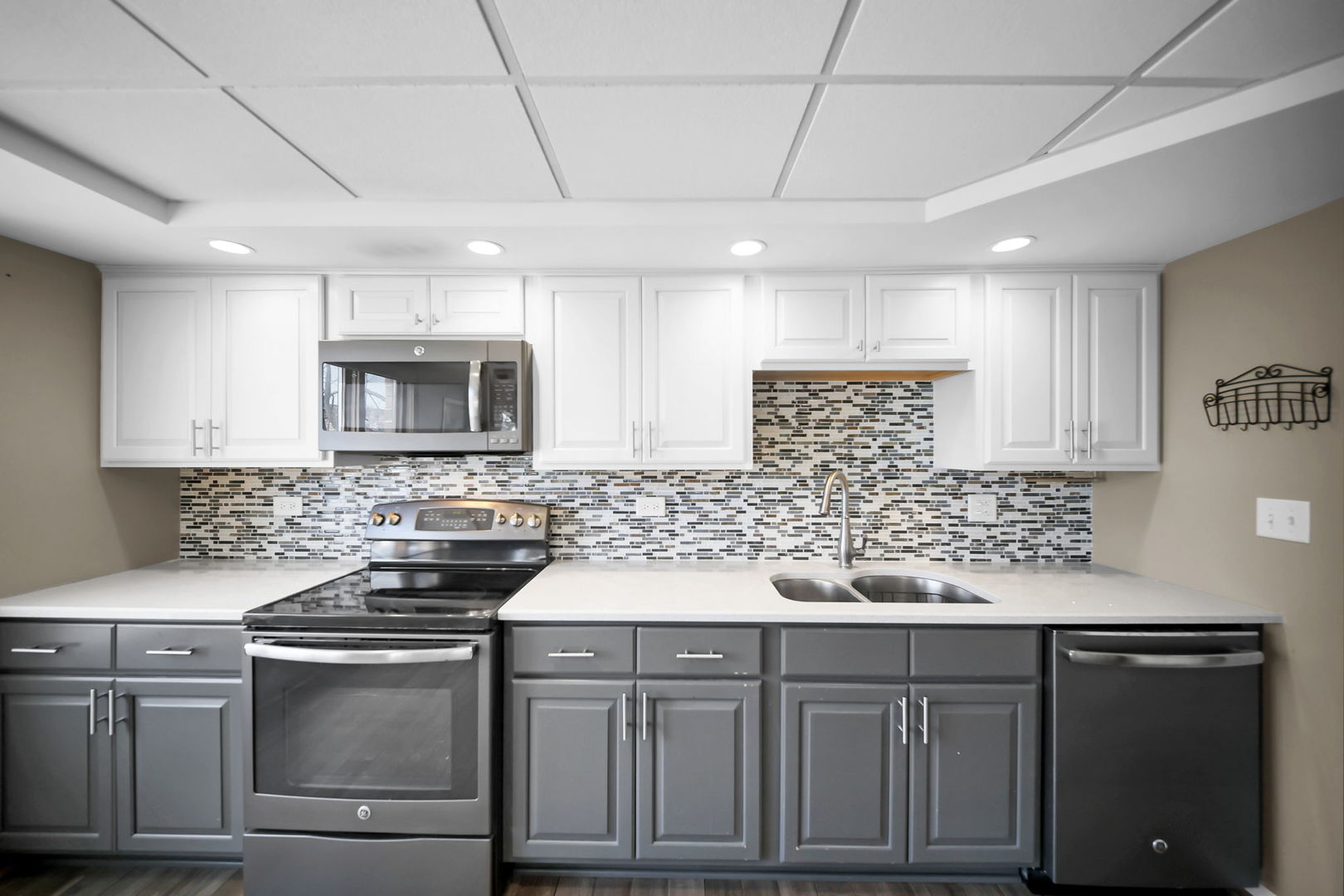 1389 Perry Street, Unit 203 Des Plaines, IL 60016 - Photo 10 of 25