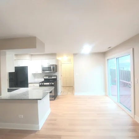 $2,200 | 617 Yale Lane, Unit 617, Island Lake, IL 60042