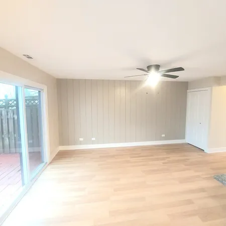$2,200 | 617 Yale Lane, Unit 617, Island Lake, IL 60042