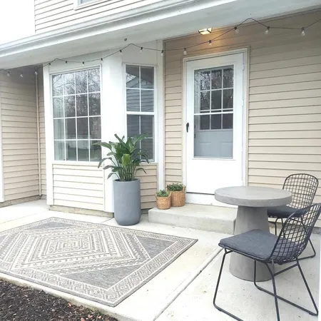 $2,200 | 617 Yale Lane, Unit 617, Island Lake, IL 60042