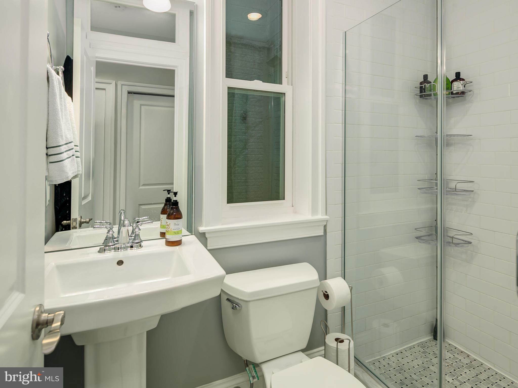 2431 Ontario Road Northwest, Unit 1 Washington, DC 20009 - Photo 5 of 28 Bath