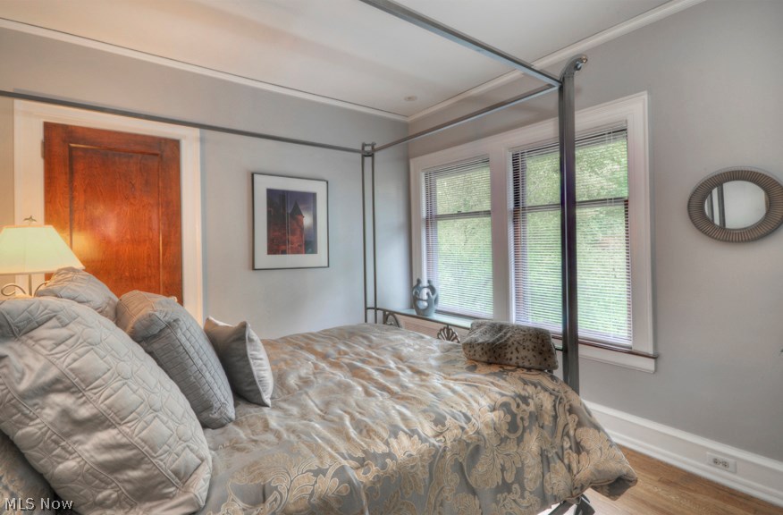 2444 Coventry Road Cleveland, OH 44106 - Photo 27 of 33 Fourth bedroom with hardwood floors and central air.
