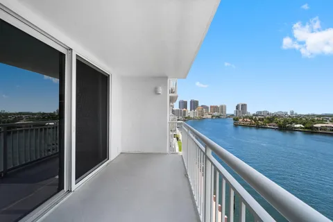 $615,000 | 511 Bayshore Drive, Unit 910, Fort Lauderdale, FL 33304